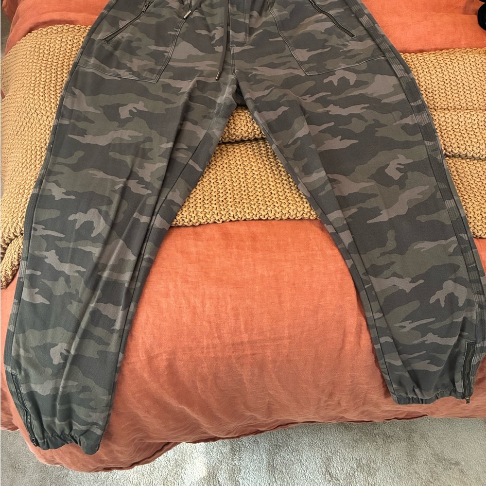 Athleta Gray Camouflage Pants